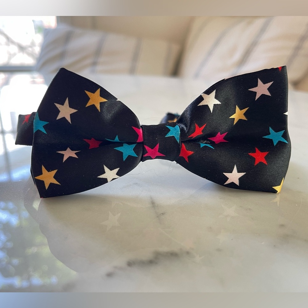 Vintage bowtie star pattern on black background